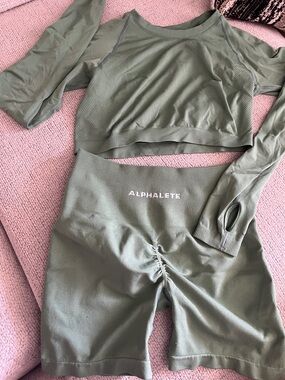 Alphalete Green Seamless Long Sleeve Crop with Biker Shorts